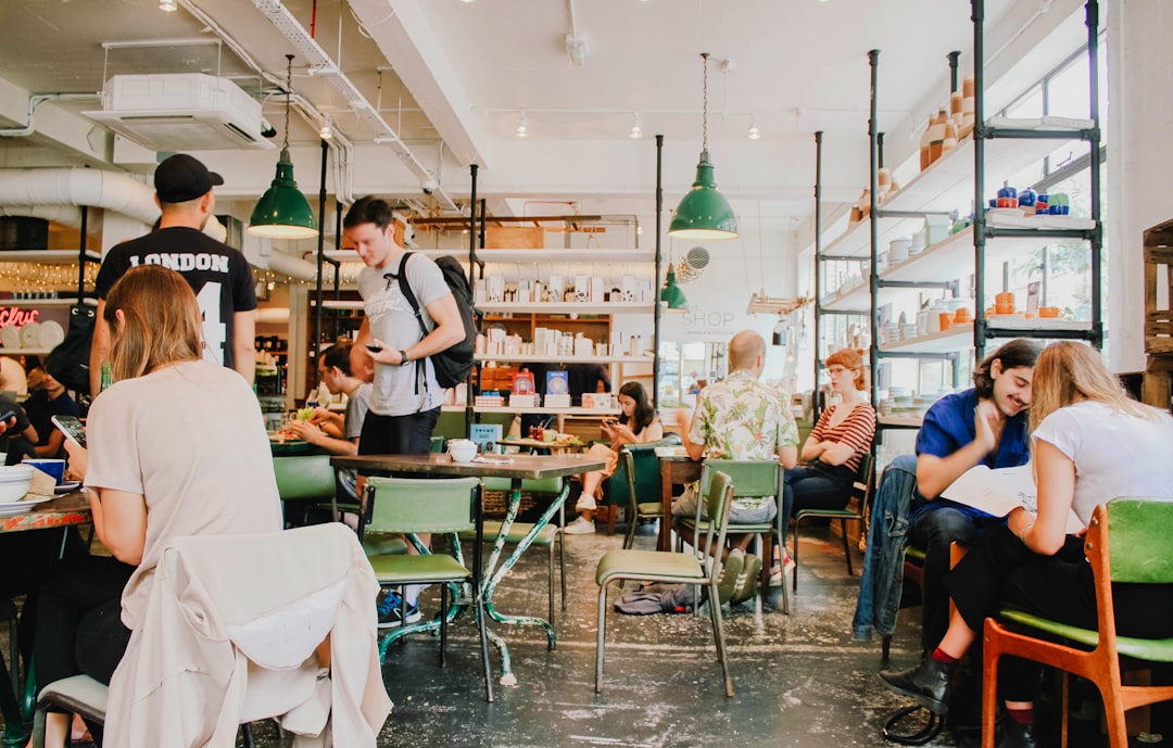 Evaluasi Kelapa Sawit (Elaesis Guineensis) Sebagai Pohon Tepi Jalan Di Universitas Brawijaya Image