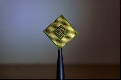 Analisis Ketahanan Algoritma Enkripsi Standar Pervasive Computing (Clefia) Terhadap Serangan Linear Dan Differential Cryptanalysis Dengan Metode Lat, Xor Table Dan Nonlinearity Image