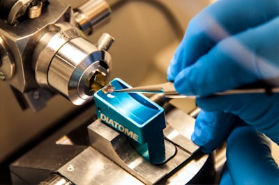 Segmentasi Citra Digital Menggunakan Thresholding Otsu untuk Analisa Perbandingan Deteksi Tepi Image