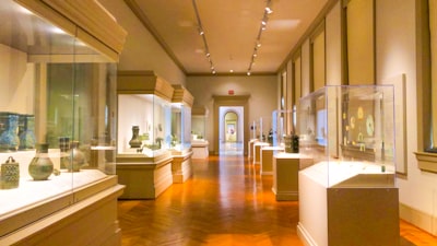 Kalimat Anomali dan Kedudukannya dari Sudut Pandang Pragmatik Image