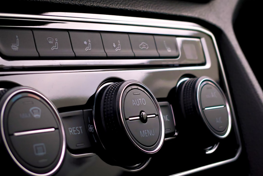 Pengaruh Budaya Organisasi, Quality Of Work Life dan Kepemimpinan Transformasional terhadap Kinerja Karyawan Image