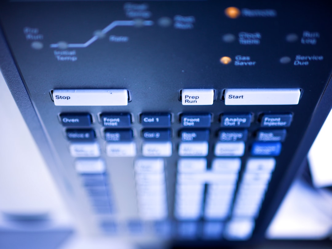 Pengaruh Penambahan Accelerator “Cacl2”, “Nacl”, Dan “Nano3” Sebagai Additive Semen Kelas B Terhadap Thickening TIME, Compressive Strength, Dan Rheology Bubur Semen Dengan Variasi Temperatur (Bhct) Di Laboratorium Pemboran Dan Produksi Universitas Trisakti Image