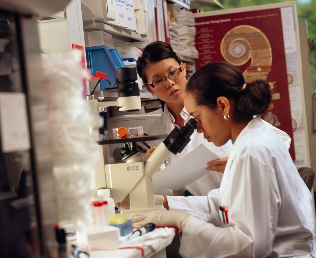 Perbandingan Unsur NPK pada Pupuk Organik Kotoran Sapi dan Kotoran Ayam dengan Pembiakan Mikro Organisme Lokal (MOL)”. Image